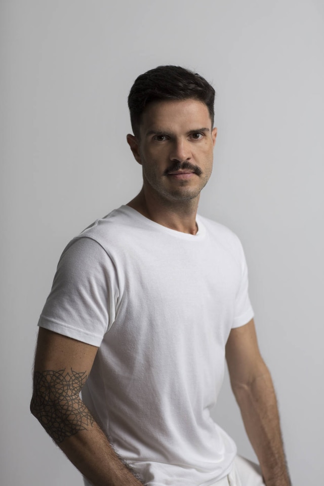 Andre Klotz O designer e arquiteto Guto Requena.