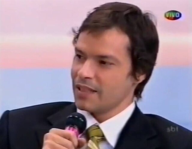 Reprodução de 'Hebe' (2004) / SBT Heitor Martinez.