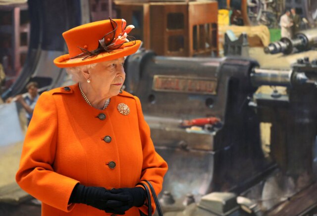 REUTERS/Simon Dawson A rainha Elizabeth II durante visita ao Museu de Ciência em Londres.