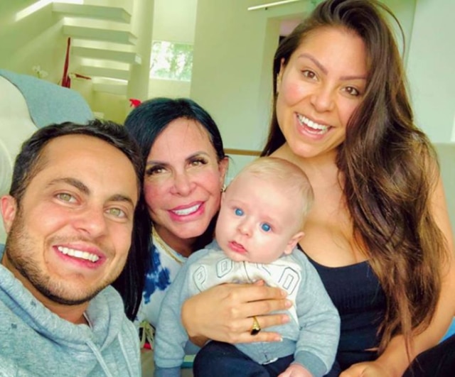 Instagram / @thammymiranda Thammy Miranda publicou uma foto em que aparece junto com a família, incluindo o filho, Bento