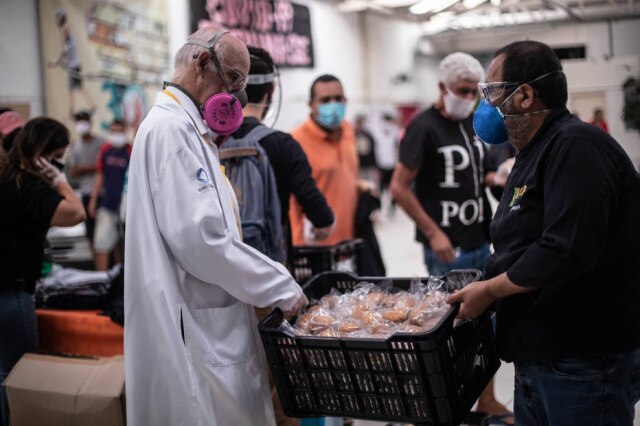 Werther Santana/Estadão O chef Ricardo Frugoli, que comanda o projeto Pão do Povo da Rua, que funciona dentro da Pastoral do Povo da Rua, coordenada pelo Padre Júlio Lancellotti
