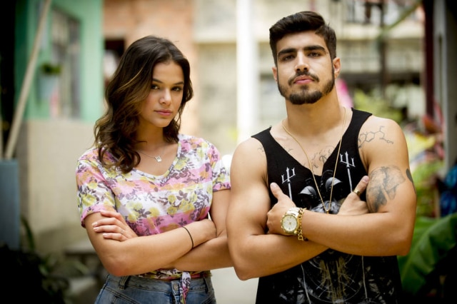 Mari ( Bruna Marquezine ) e Grego ( Caio Castro ) em cena na novela I Love Paraisópolis