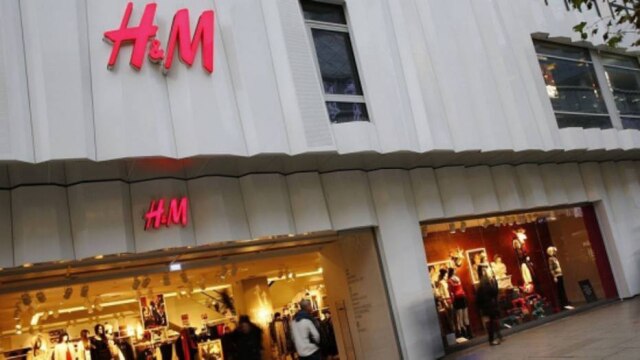 Reprodução Segundo o livro 'Fashion Slaves', menores de idade trabalhavam mais de 12 horas por dia para a H&M