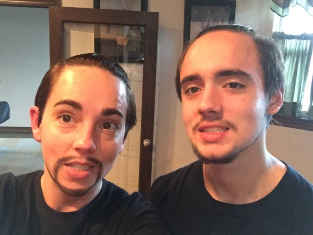 Reprodução/Reddit Mãe se fantasia de filho para Halloween.