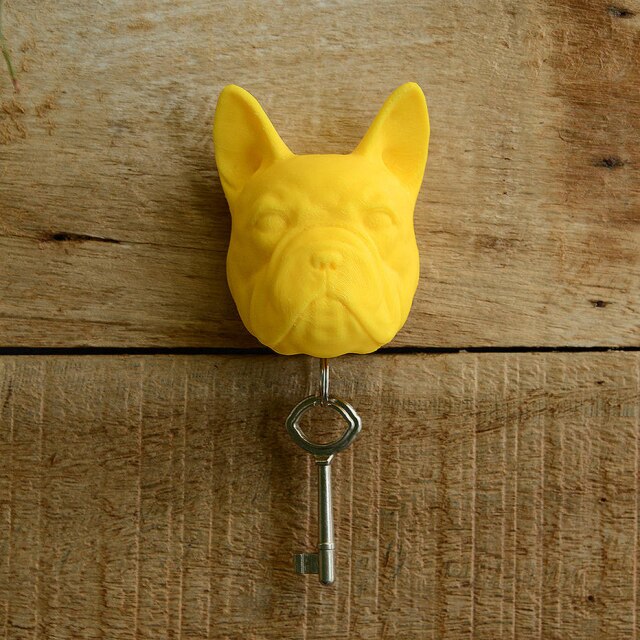 Keiko Kataoka/Divulgação O porta-chaves Bulldog da Akee Design tem ímã no lugar de ganchos