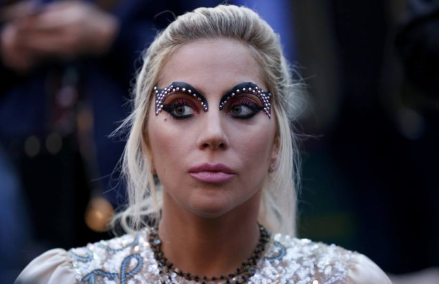 REUTERS/Mario Anzuoni Lady Gaga na primera fila do desfile da marca Tommy Hilfiger na Califórnia, em fevereiro