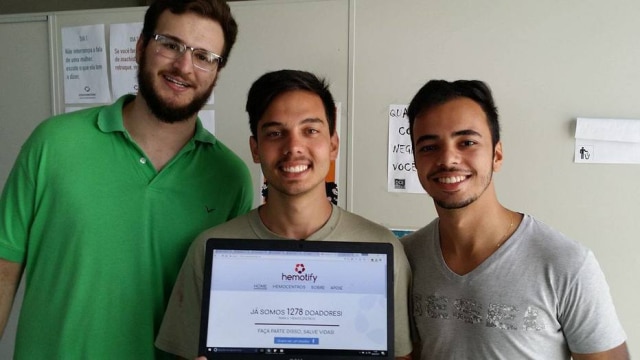 Gabriel Branco/Hemotify Da esquerda para direita, Fernando Henrique, Ricardo Morcelli e Gabriel Branco, todos jovens de 21 anos e estudantes de engenharia em Santa Maria, interior do Rio Grande do Sul