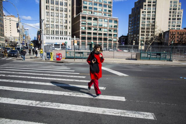 Drew Anthony Smith/The New York Times Que tal um robô que te ajuda a montar o look?