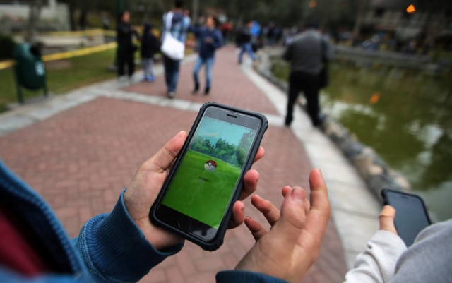Mariana Bazo/Reuters Uma pesquisa feita nos EUA estimou em bilhões de reais os danos em acidentes automobilísticos causados por 'Pokémon Go'