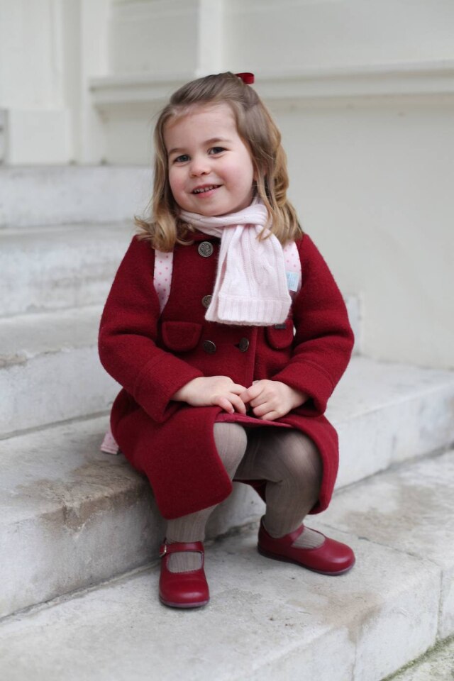 AFP Photo via Kensington Palace Princesa Charlotte em seu primeiro dia de aula.