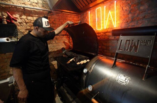 JF Diório|Estadão Churrasco. Pit com defumador típico nos Estados Unidos