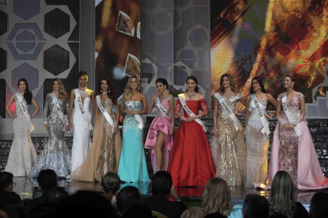 Cristian Hernández/EFE Candidatas participam do Miss Venezuela.