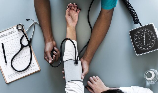 rawpixel/Pixabay Doenças cardíacas e hipertensão são fatores de risco para covid-19.