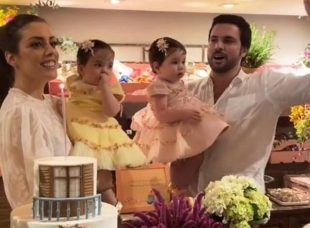 Instagram/@fabianajustus Fabiana Justus e Bruno D'Ancona com as gêmeas Chiara e Sienna.