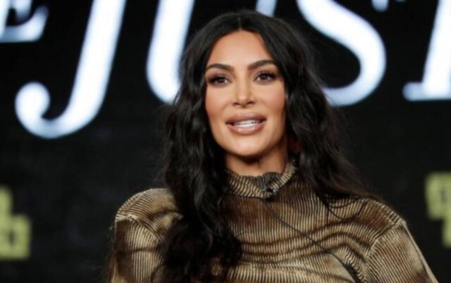 REUTERS/Mario Anzuoni Kim Kardashian discursa durante evento em Pasadena