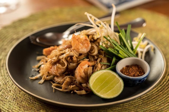 Henrique Peron Pad thai goong no delivery do Obá