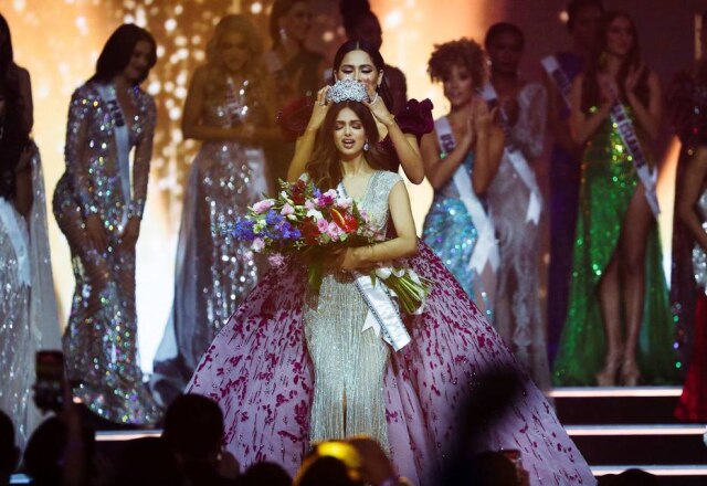 Ronen Zvulun/Reuters Indiana Harnaaz Sandhu, de 21 anos, é atriz e ativista pelo direito de educação das mulheres; ela foi coroada na noite de domingo, 12, como a nova Miss Universo.