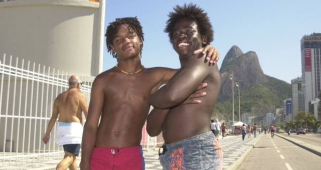 Divulgação/Rede Globo Laranjinha (Darlan Cunha) e Acerola (Douglas Silva) em 'Cidade dos Homens', série exibida pela Rede Globo em 2002.