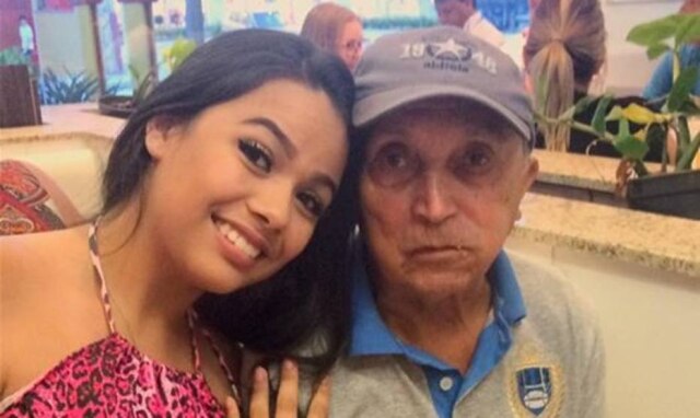 Reprodução/Facebook José dos Santos e a neta Fernanda Cristina no McDonald's.