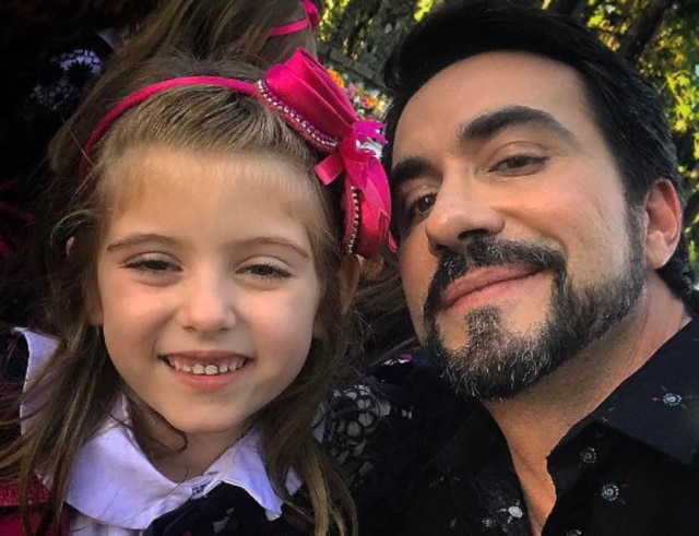 https://www.instagram.com/pefabiodemelo/ É a primeira participação do padre em novelas