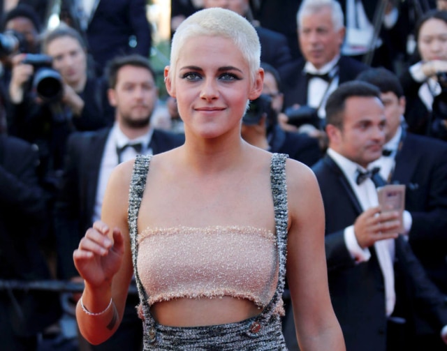 REUTERS/Regis Duvignau Kristen Stewart aparece com fios raspados e platinados em Cannes.