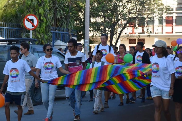 facebook.com/unwomenasia Parada LGBT no Timor Leste reuniu cerca de 500 pessoas.