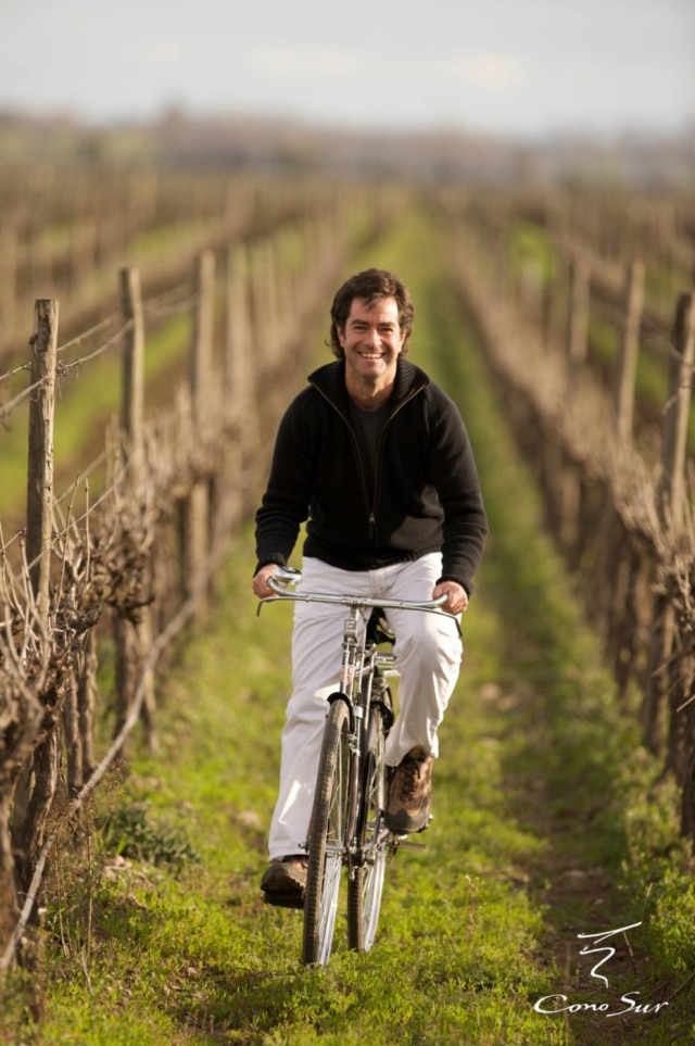 Cono Sur De bike. O enólogo-chefe da Cono Sur, Adolfo Hurtado