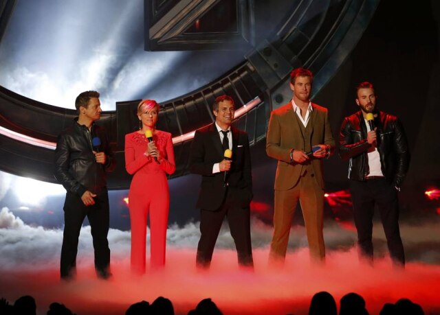 REUTERS/Mario Anzuoni Parte do elenco de 'Os Vingadores'.