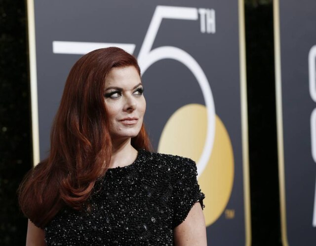 REUTERS/ Mario Anzuoni A atriz Debra Messing não se intimidou em dizer à jornalista do E! que o próprio canal não pagava salários iguais a uma apresentadora mulher e ao seu colega homem