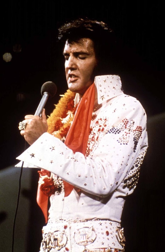 Corbis/Bettmann-Up via Reuters Elvis Presley se apresentando em agosto de 1972.