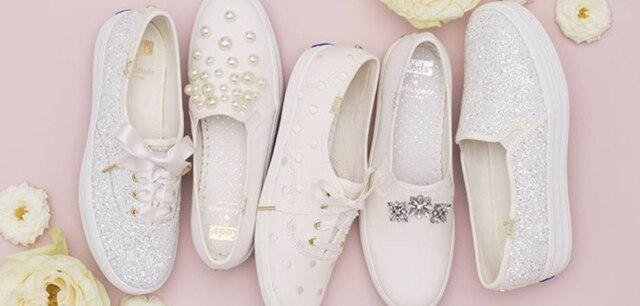 Keds/ Divulgação Glitter, pedrarias e pérolas, clássicos dos looks de noiva, aparecem nos calçados