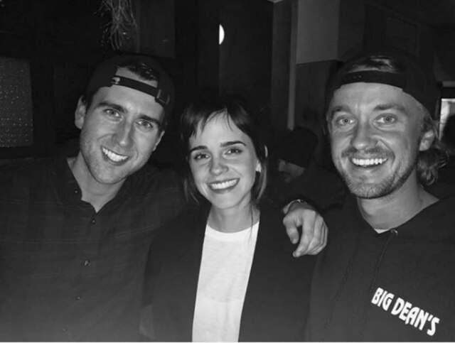 Instagram.com/t22felton Os atores Matthew Lewis, Emma Watson e Tom Felton.