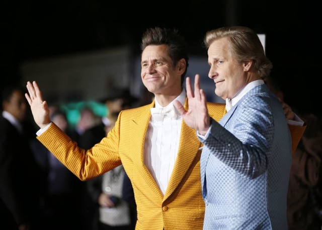 Danny Moloshok/Reuters Jim Carrey surpreendeu Jeff Daniels durante programa de entrevistas ao aparecer para falar sobre o filme 'Débi & Loide'