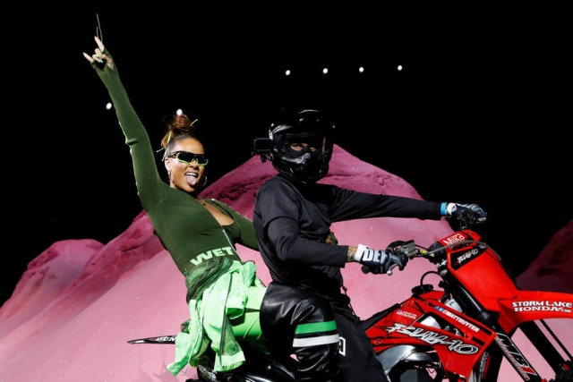 REUTERS/Brendan McDermid Rihanna será anfitriã do Baile do MET deste ano