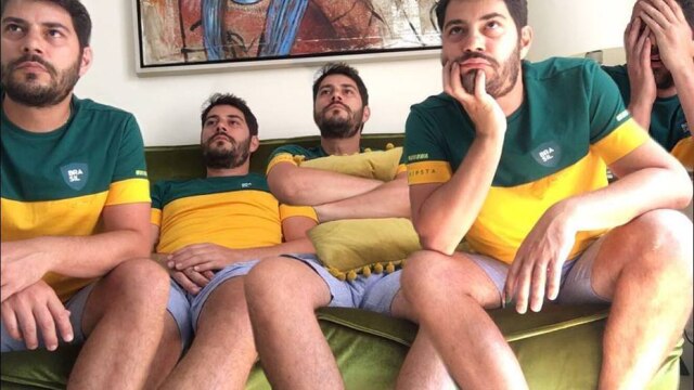 Instagram / @evaristocostaoficial Evaristo Costa e suas 'reações' ao jogo do Brasil.