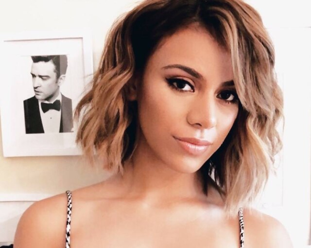 Instagram / dinahjane97 Dinah Jane faz parte do grupo Fifth Harmony.