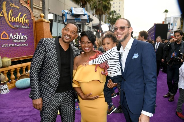 Kevin Winter/Getty Images/AFP Will Smith e Tatyana Ali, que interpretou Ashleu Banks em 'Um Maluco no Pedaço'; atriz está acompanhada do filho Edward Aszard Rasberry e do marido Vaughn Rasberr.