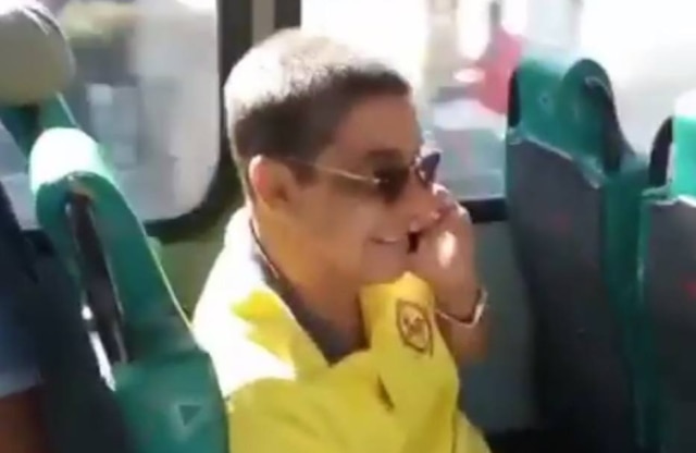 Instagram / @zecapagodinho Zeca Pagodinho em ônibus