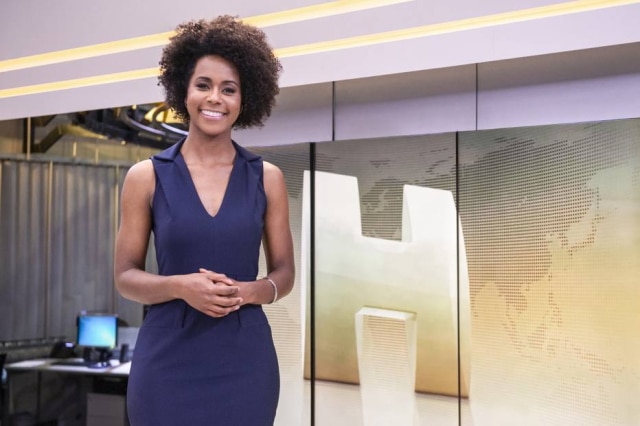 Fábio Rocha/Globo Maju Coutinho na apresentação do 'Jornal Hoje'.