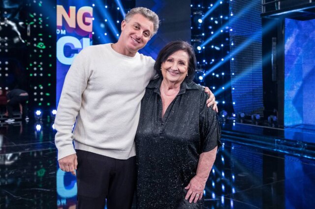 Fábio Rocha/TV Globo Dona Déa, mãe de Paulo Gustavo, está no júri da 'Dança dos Famosos'.