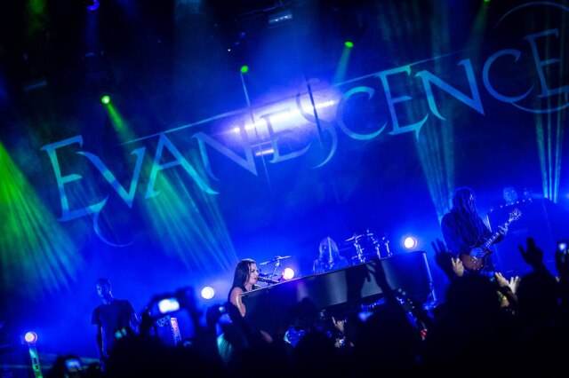 Stephan Solon Show da banda Evanescence em 2012.