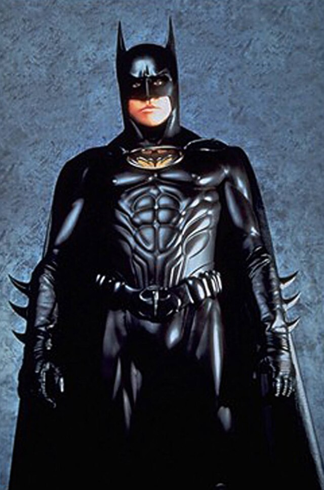 Warner Traje do Batman no filme de 1995 tinha mamilos desenhados no peito do herói.