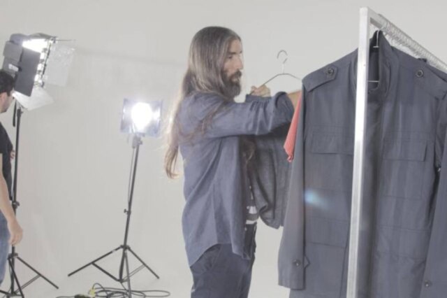 Divulgação Para o stylist Felipe Veloso, atualmente as pessoas buscam roupas que já conhecem, mas com texturas e tecidos diferentes
