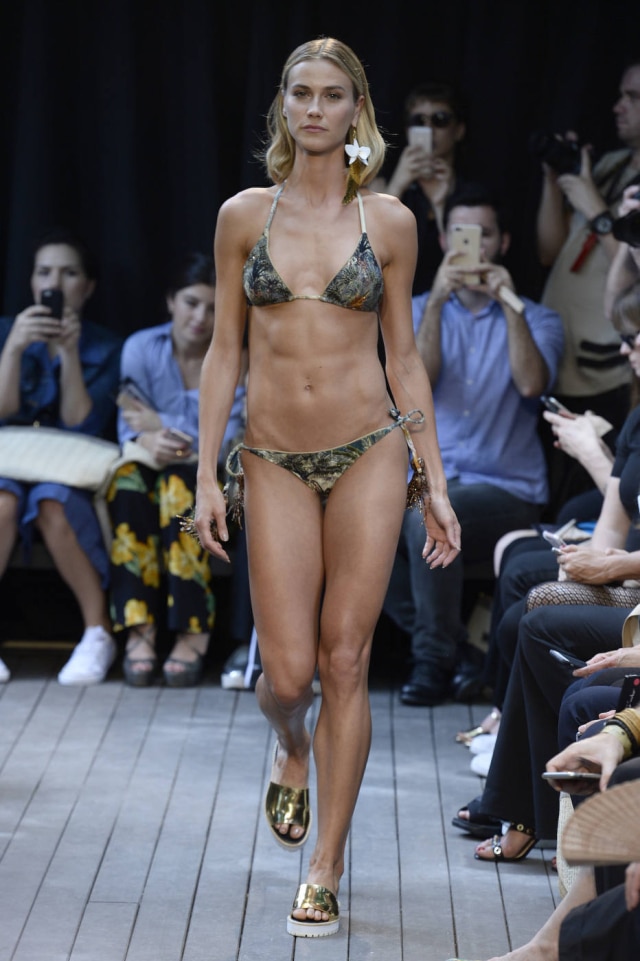 Fernanda Calfat/divulgação Renata Kuerten foi um dos destaques do desfile da Água de Coco.