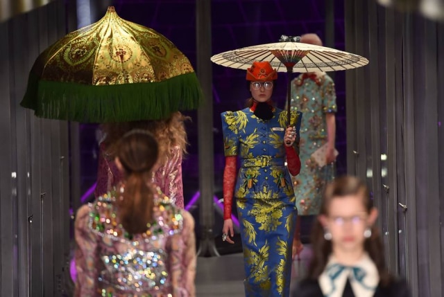 AFP PHOTO / GIUSEPPE CACACE Desfile de inverno 2017/2018 da Gucci.