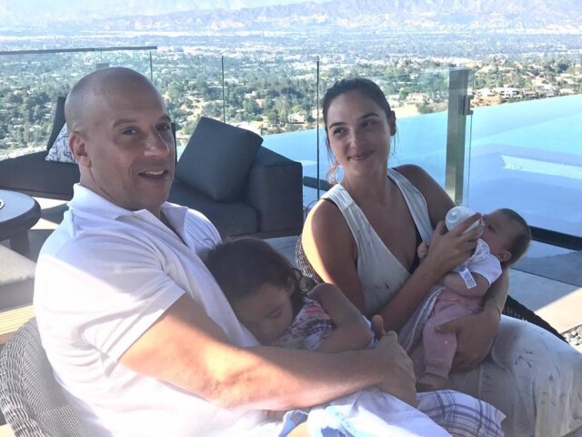 Facebook/ Vin Diesel Vin Diesel com Hania e Gal Gadot com Maya