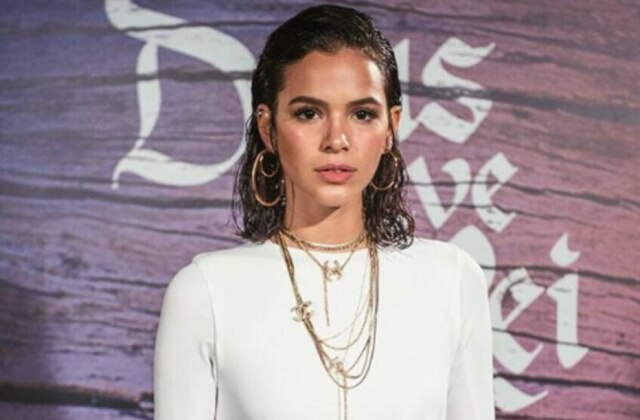 Instagram/@brumarquezine Atriz conseguiu uma folga nas gravações da novela para ir à Rússia