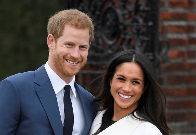 Toby Melville/Reuters Príncipe Harry e Meghan Markle no jardim do Palácio de Kensington Palace, em novembro de 2017.