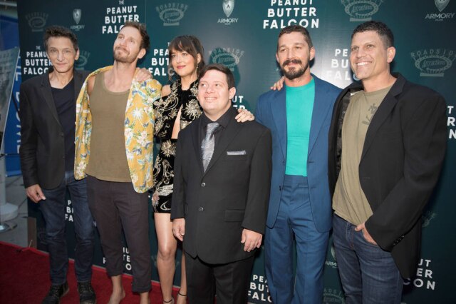 Monica Almeida / Reuters O elenco do filme 'The Peanut Butter Falcon' durante o lançamento do filme, em agosto de 2019, na California