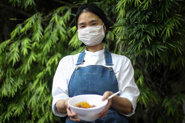 Felipe Rau/Estadão A chef Telma Shiraishi, do Aizomê: comida também é doada a entregadores
